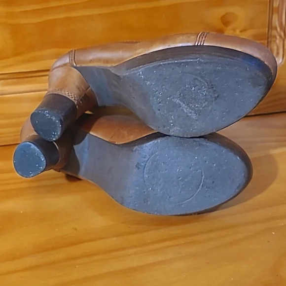 Biviel Victorian Inspired Heeled Leather Booties 🤎 - Picture 13 of 13